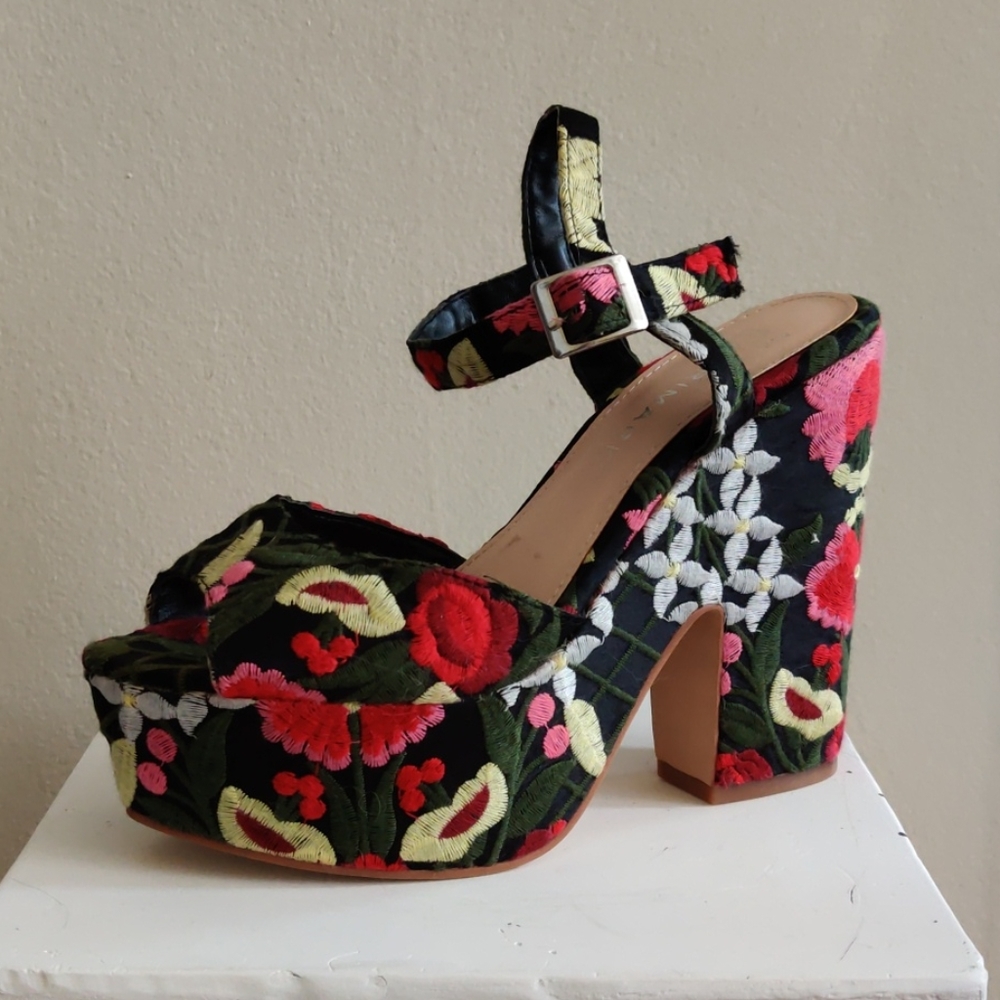 NWT Primark Chunky Floral Embroidered Heels
